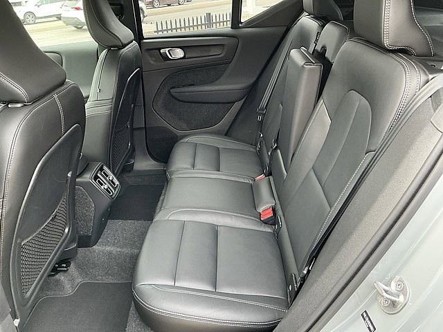 Certified 2025 Volvo XC40 B5 Core image 14