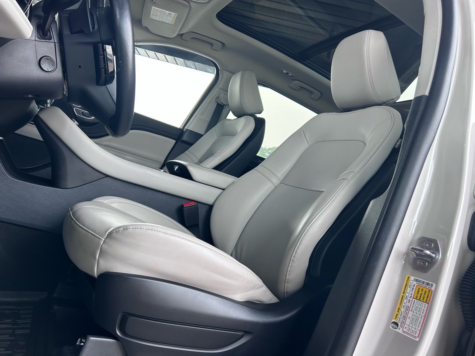 Used 2025 Lincoln Aviator AWD w/ Equipment Group 101A image 11