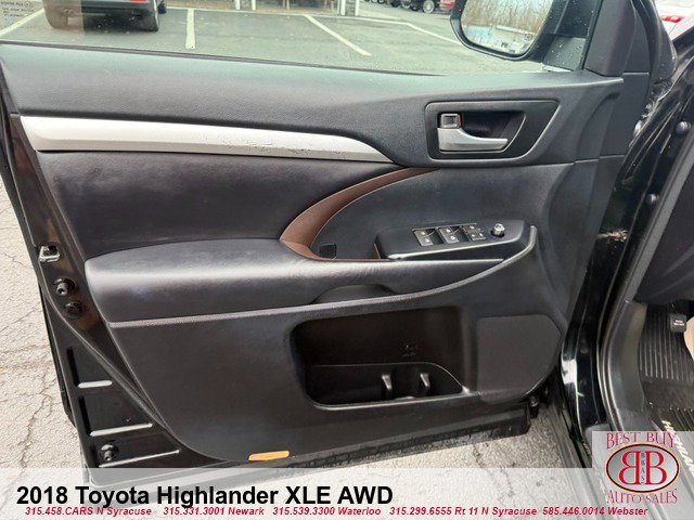 Used 2018 Toyota Highlander XLE image 16