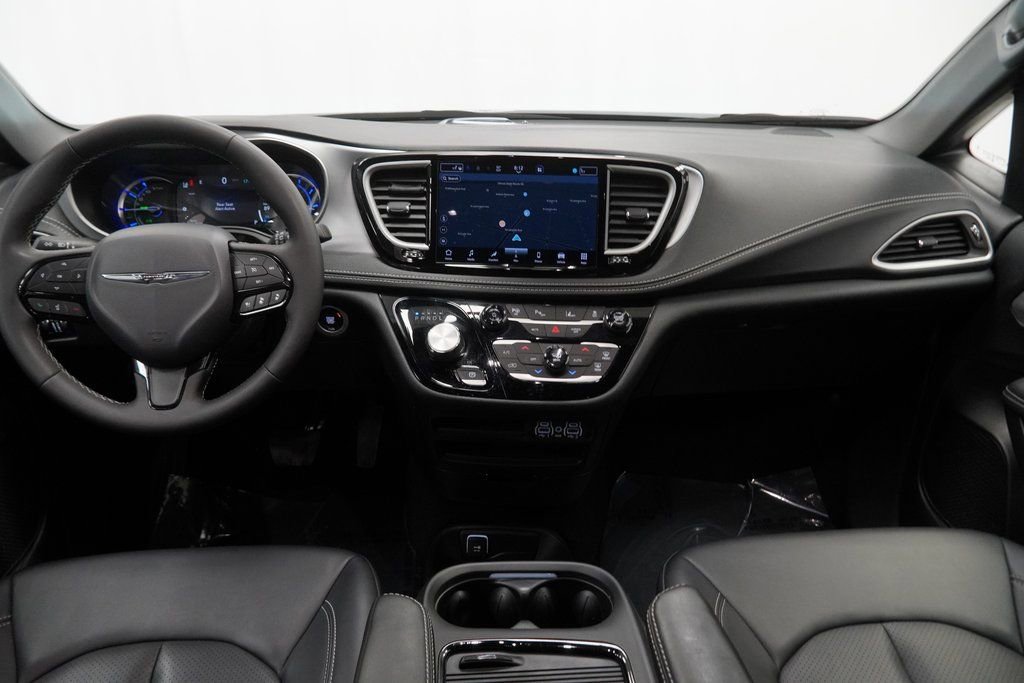 Certified 2024 Chrysler Pacifica Limited image 26