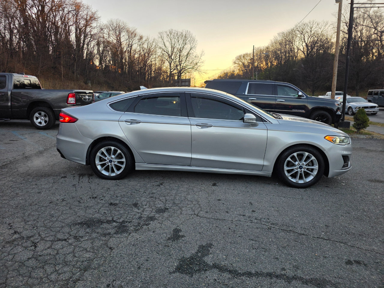 Used 2019 Ford Fusion SEL image 4