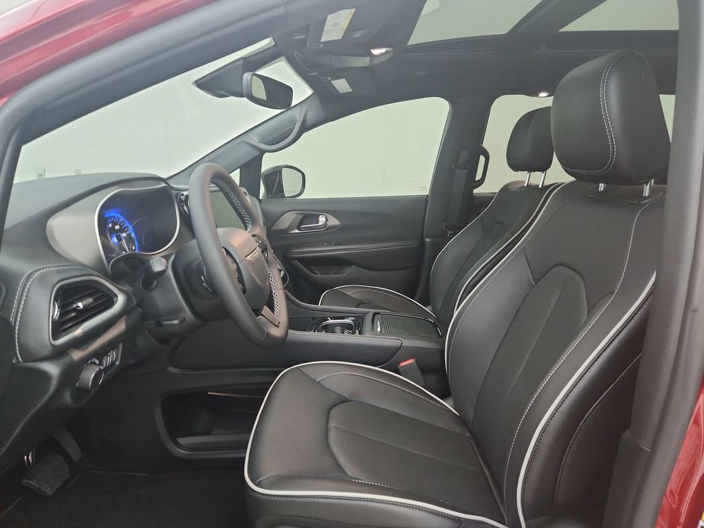 New 2027 Chrysler Pacifica Limited AWD/4WD image 18