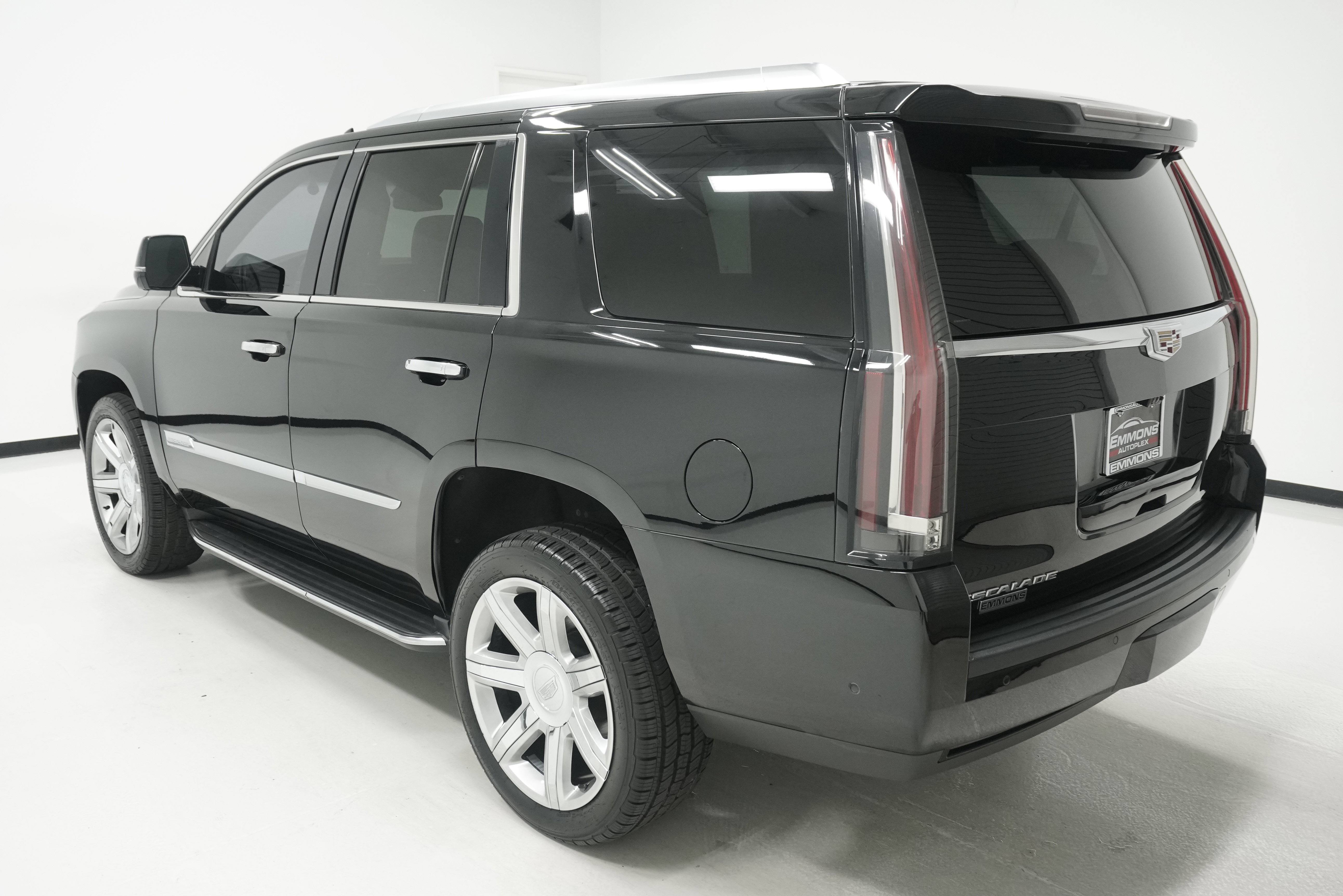 Used 2019 Cadillac Escalade Luxury RWD image 6