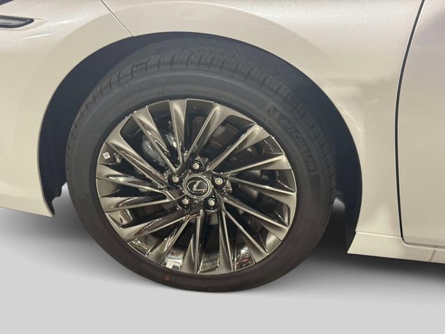 Used 2025 Lexus ES 300h w/ Technology Package FWD image 10