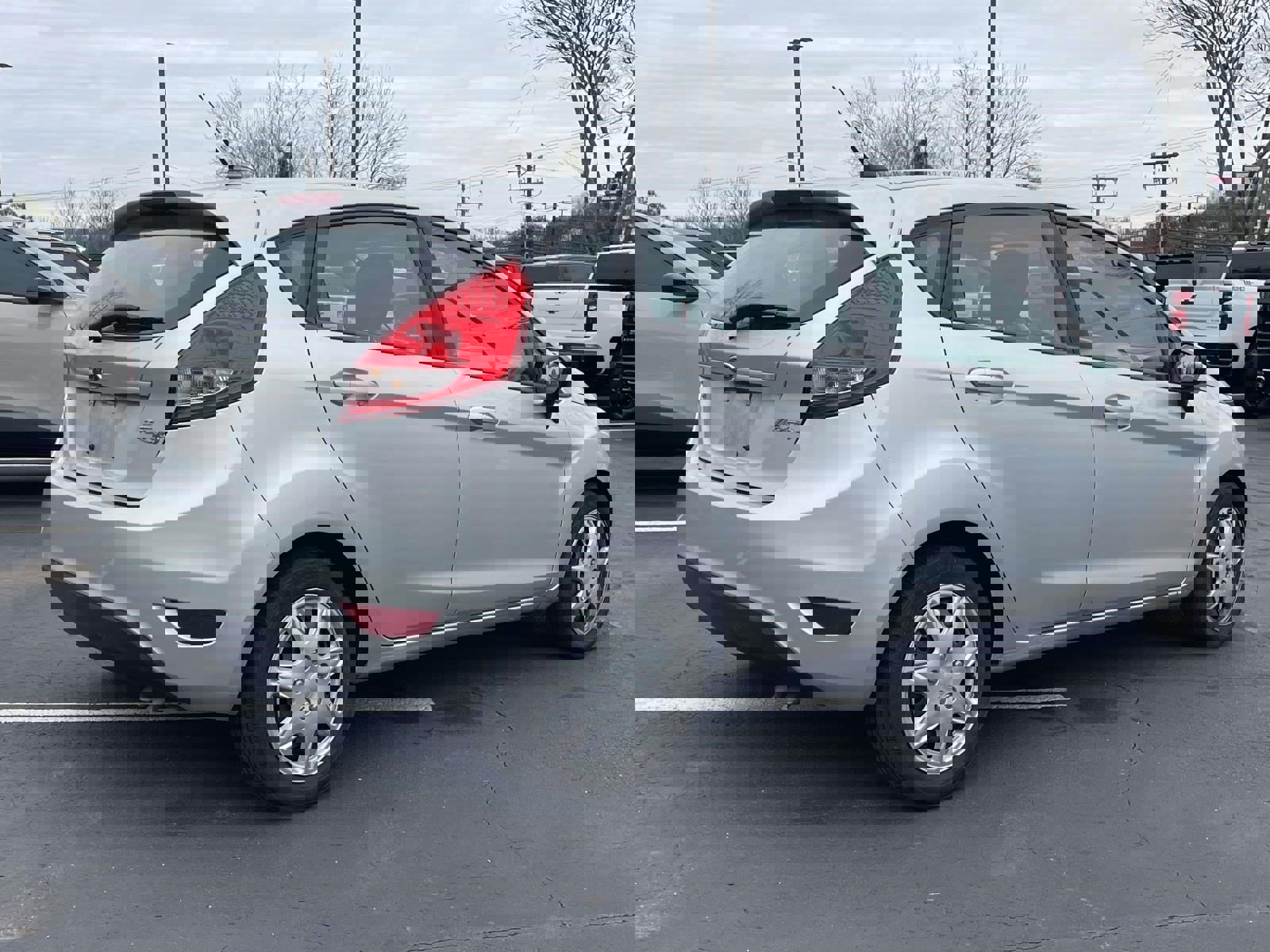 Used 2012 Ford Fiesta SE w/ Moon & Mood Pkg image 5