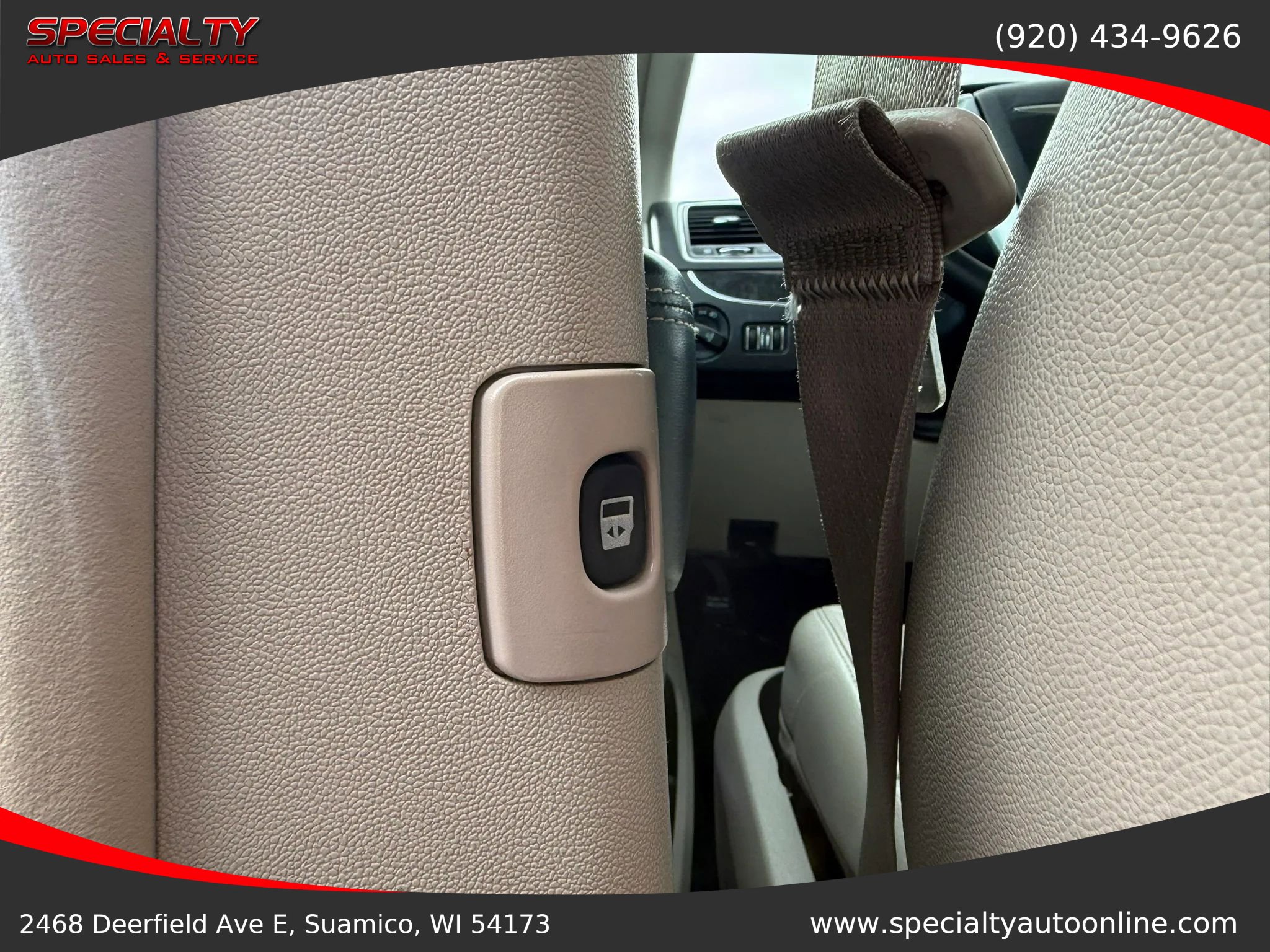 Used 2013 Chrysler Town & Country Touring FWD image 22
