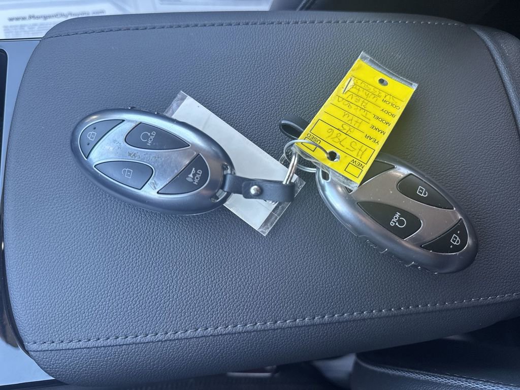 Used 2025 Hyundai Tucson Limited image 36