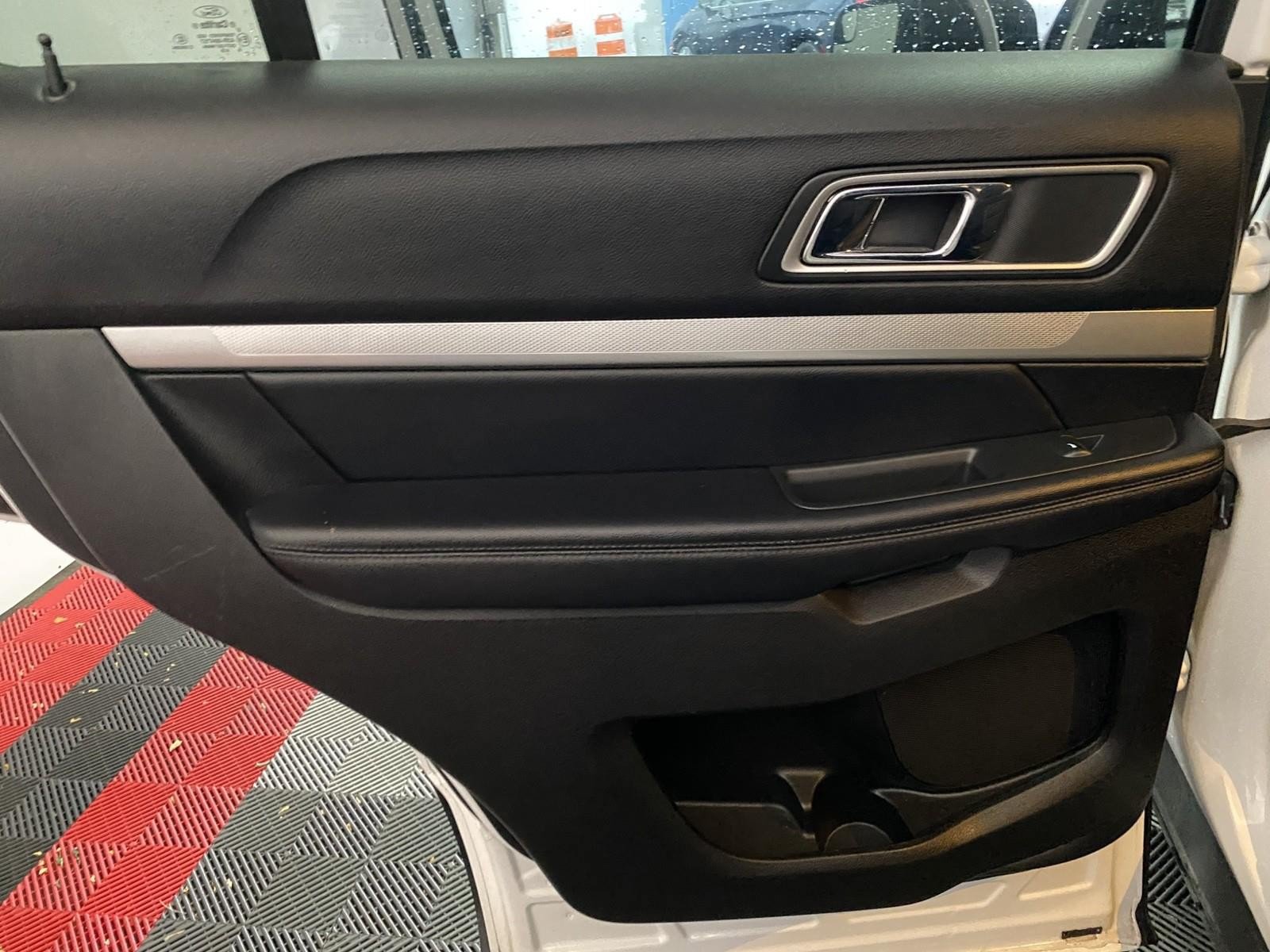 Used 2017 Ford Explorer XLT AWD/4WD image 16
