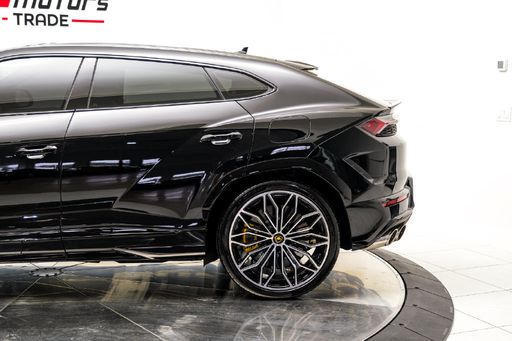 Used 2025 Lamborghini Urus SE AWD/4WD image 14