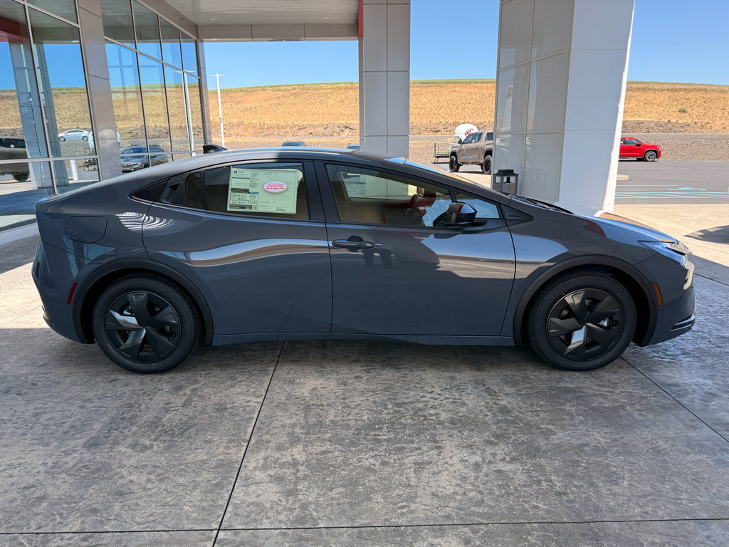 New 2026 Toyota Prius Plug-In Hybrid FWD image 11