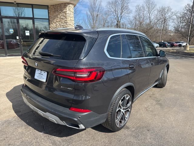 Used 2022 BMW X5 xDrive40i w/ Executive Package AWD/4WD video 3