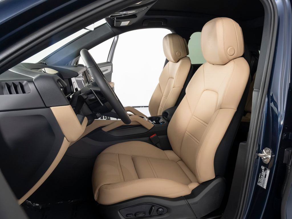 New 2026 Porsche Cayenne Coupe AWD/4WD image 17
