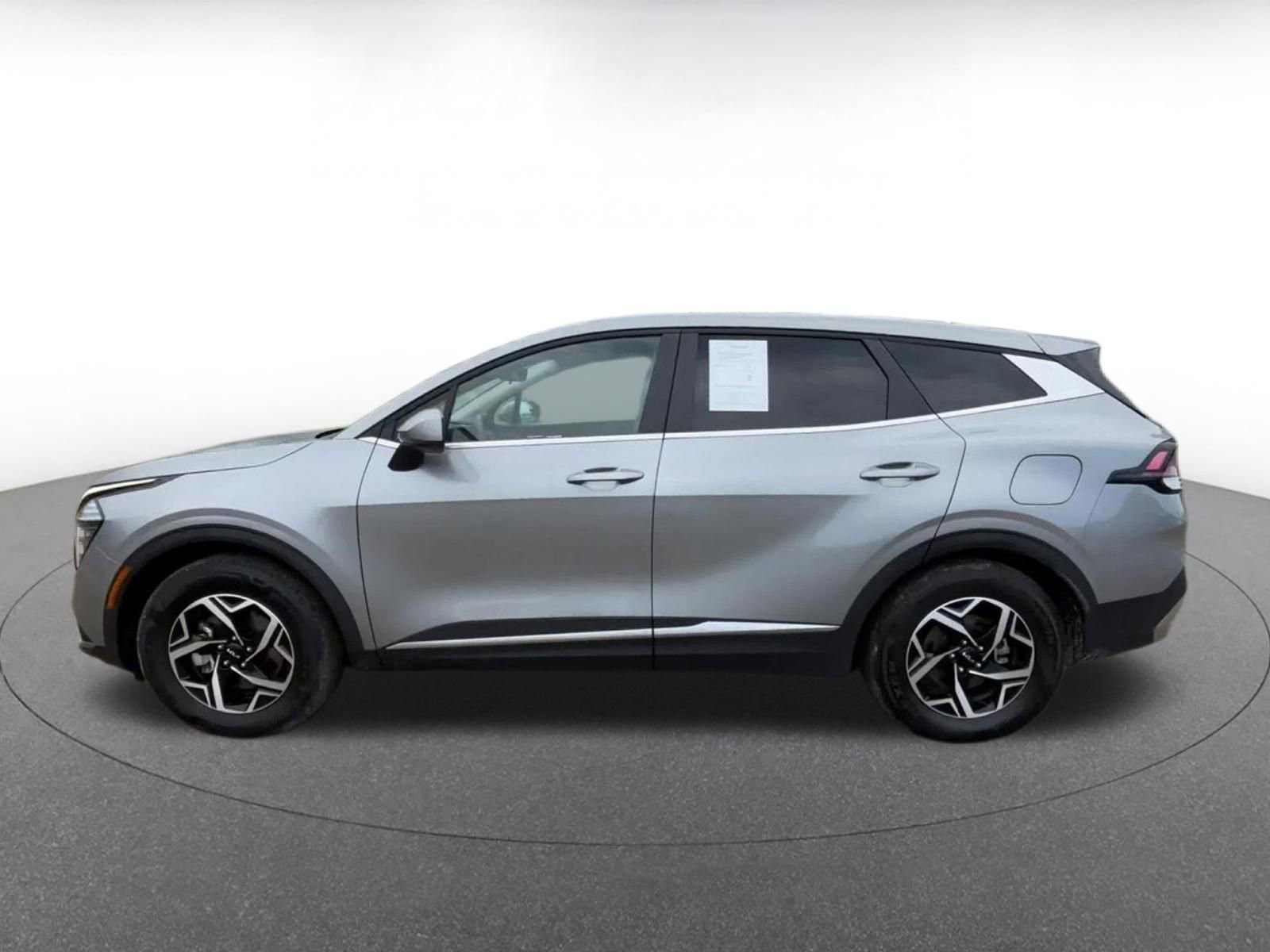 Used 2025 Kia Sportage LX FWD image 9