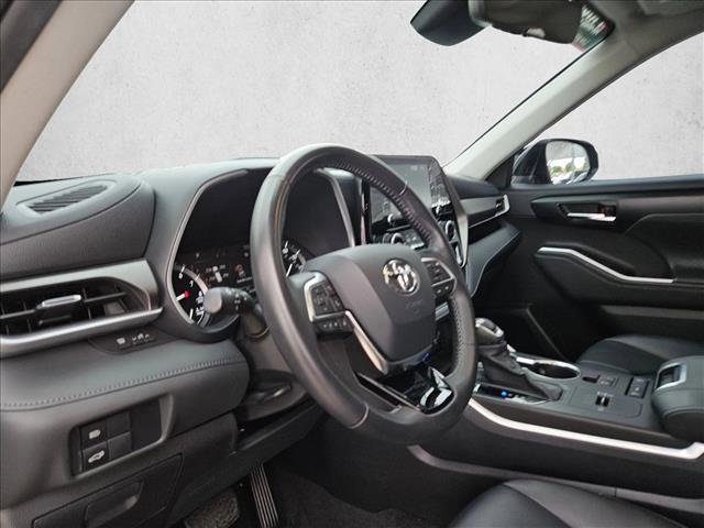 Used 2020 Toyota Highlander XLE image 9