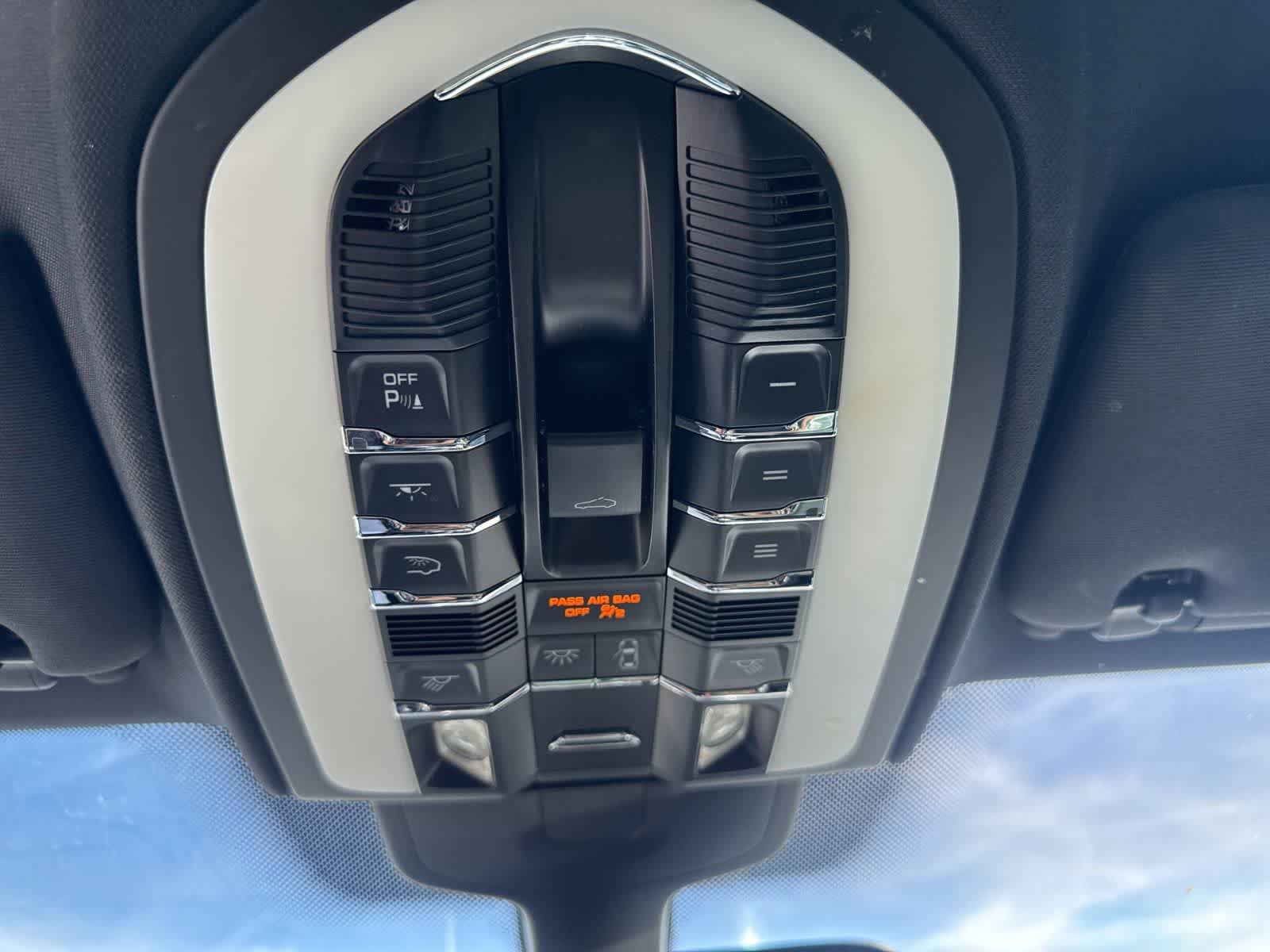 Used 2016 Porsche Cayenne AWD/4WD image 23