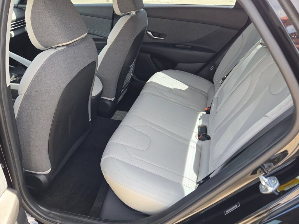 Used 2022 Hyundai Elantra Limited w/ Cargo Package FWD image 13