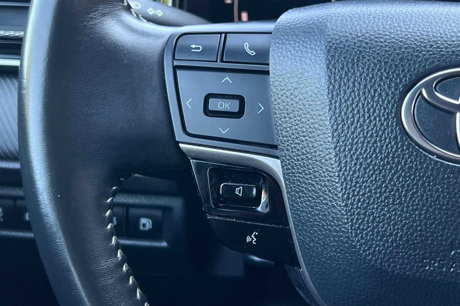 Certified 2025 Toyota Camry SE FWD image 37