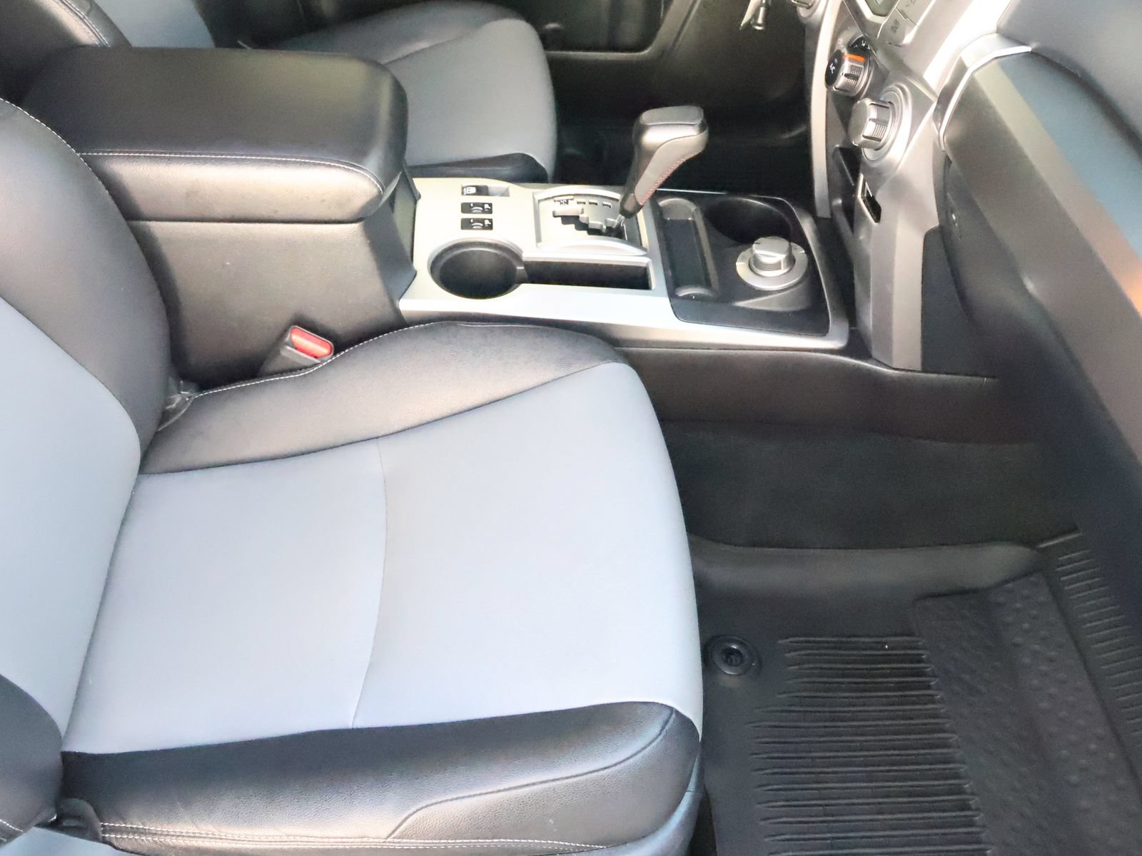 Used 2016 Toyota 4Runner SR5 Premium AWD/4WD image 48
