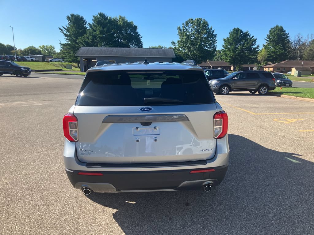 Used 2024 Ford Explorer XLT w/ Equipment Group 202A AWD/4WD image 7