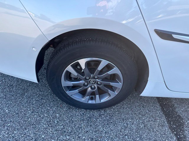 Used 2022 Toyota Prius Limited w/ Premium Convenience Package FWD image 4