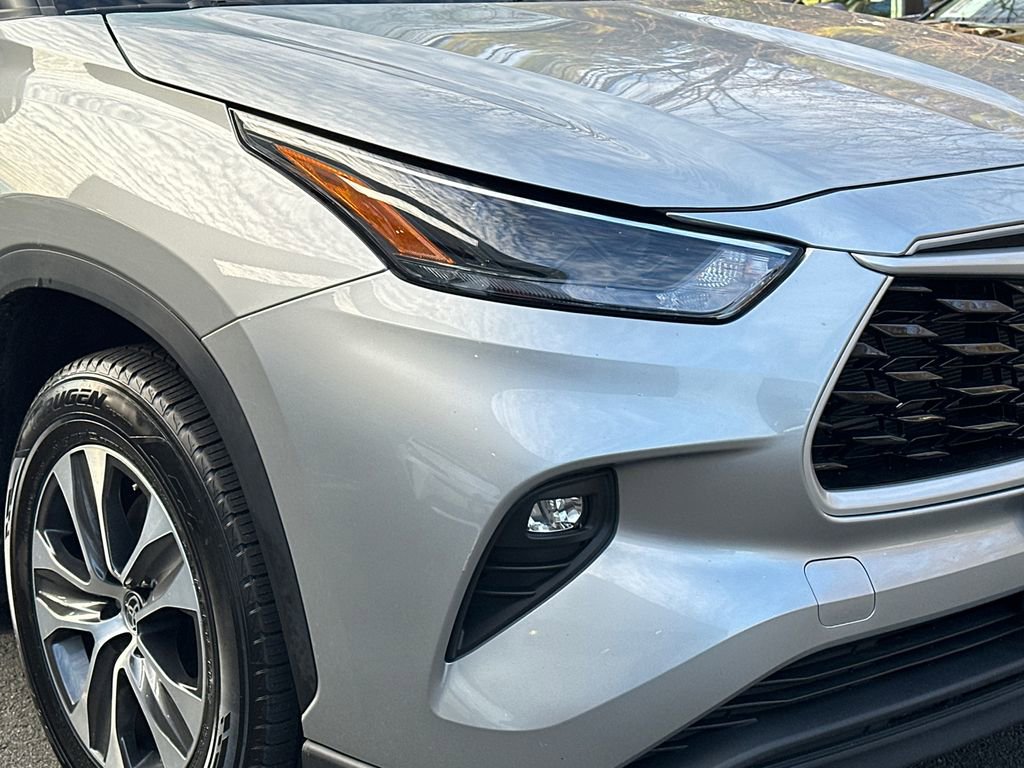 Used 2022 Toyota Highlander XLE image 11