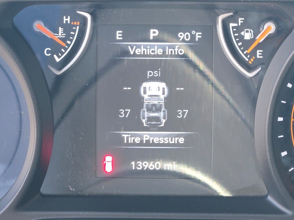 Used 2025 Jeep Wrangler Sport AWD/4WD image 26
