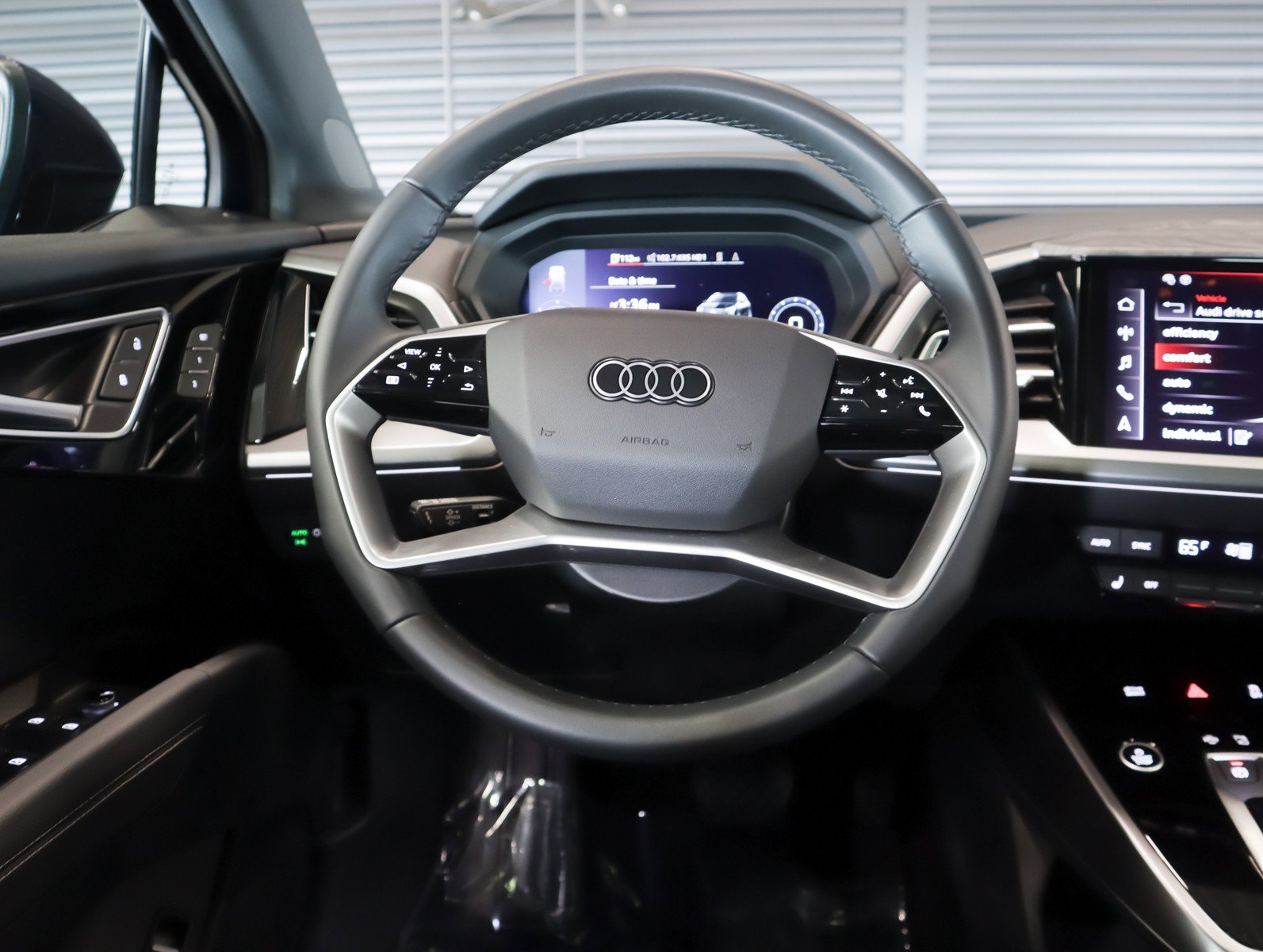 Used 2025 Audi Q4 e-tron Premium w/ Convenience Package RWD image 18