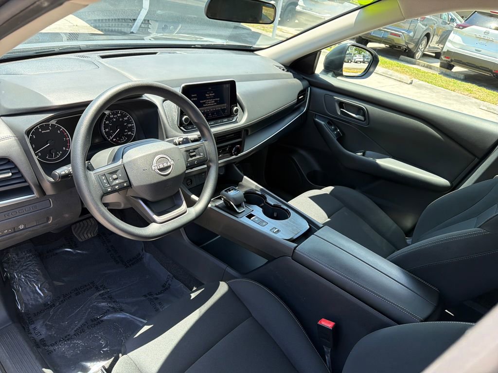 Used 2025 Nissan Rogue S FWD image 12