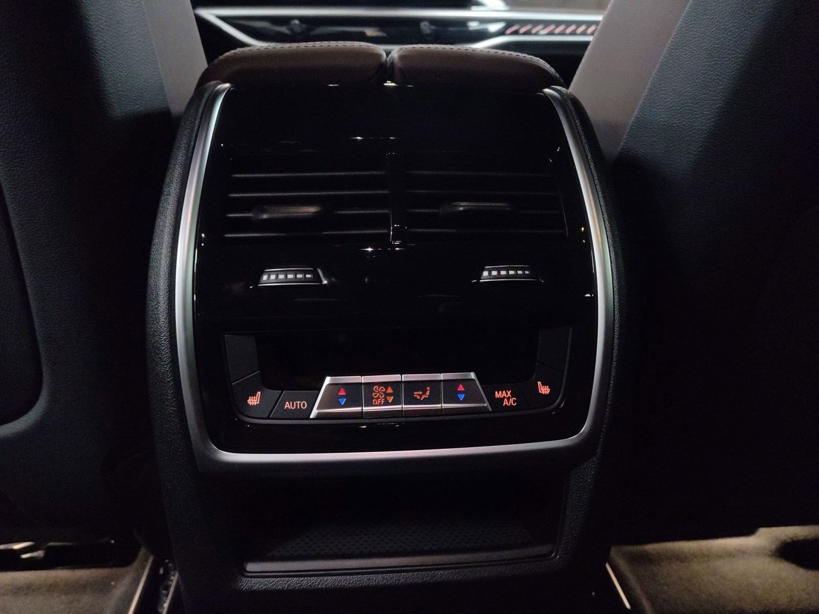 New 2026 BMW X6 M60i image 23