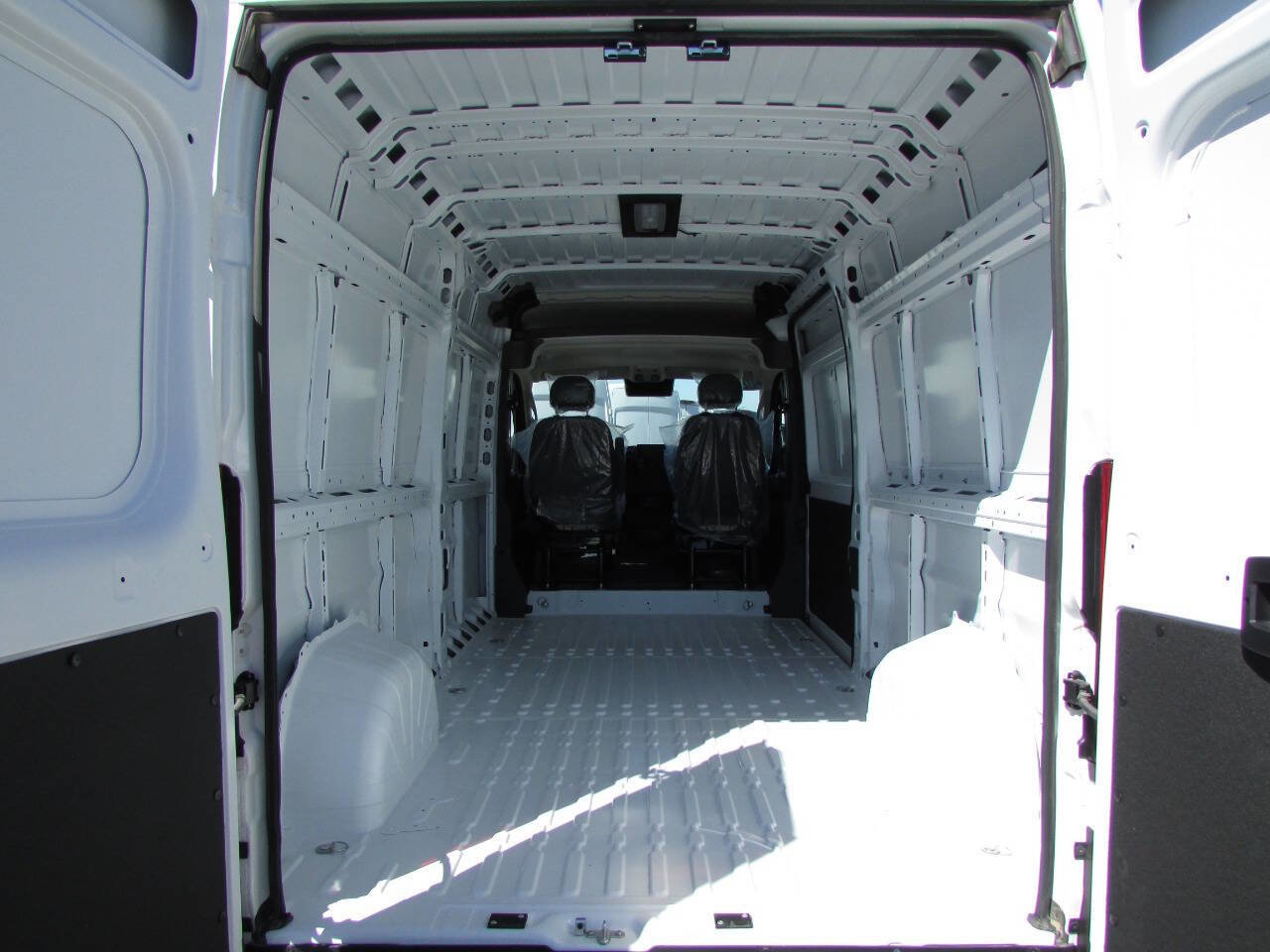 Used 2025 RAM ProMaster 2500 w/ Convenience Group image 23