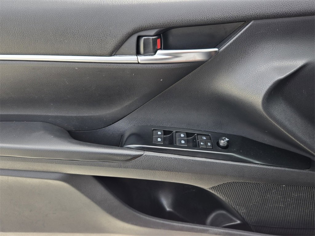 Used 2019 Toyota Camry L image 24