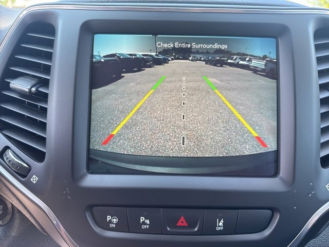 Used 2023 Jeep Cherokee Altitude Lux image 15
