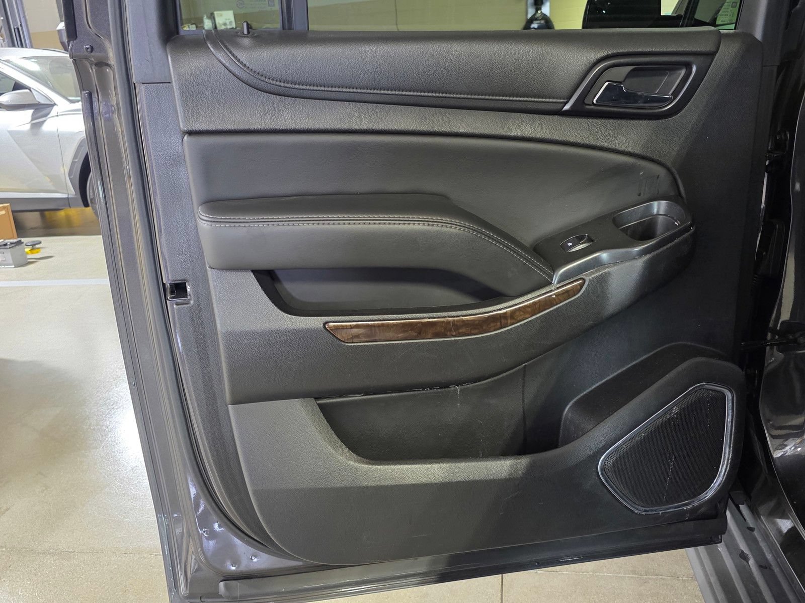Used 2017 Chevrolet Suburban LS RWD image 7