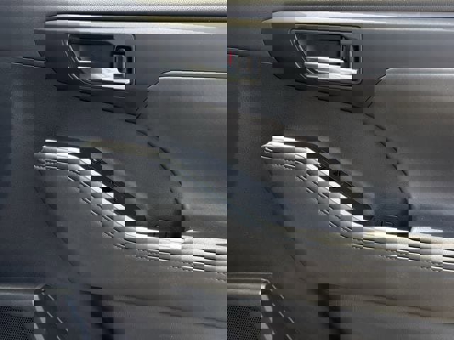 Used 2020 Toyota Highlander XLE AWD/4WD image 30