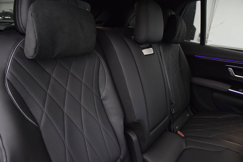 New 2026 Mercedes-Benz EQS 550 4MATIC SUV image 18