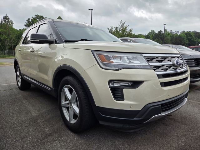 Used 2018 Ford Explorer XLT w/ Equipment Group 202A FWD image 3