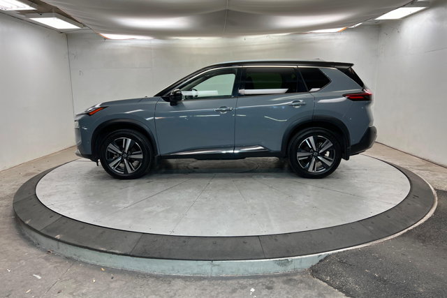 Used 2023 Nissan Rogue Platinum image 2