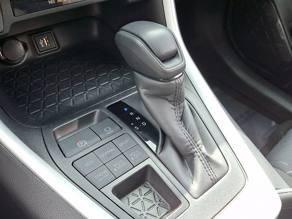 Certified 2025 Toyota RAV4 XLE AWD/4WD image 17
