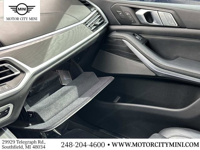 Used 2022 BMW X7 M50i w/ Executive Package image 38