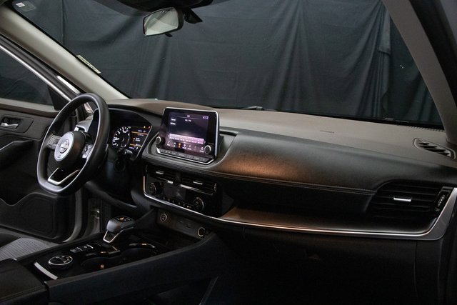 Used 2022 Nissan Rogue SV image 15