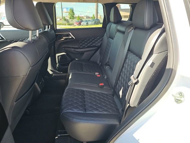 Used 2022 Mitsubishi Outlander SEL image 13