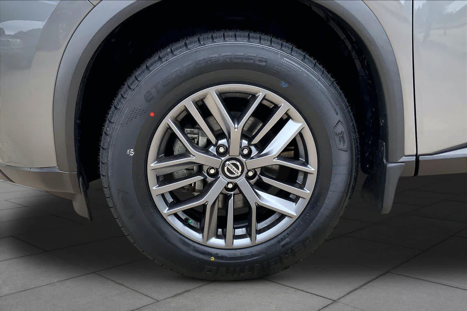 Used 2021 Nissan Rogue S AWD/4WD image 11