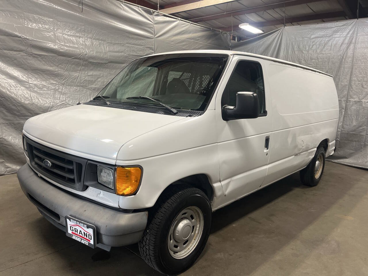 Used 2005 Ford E-150 and Econoline 150 RWD image 3