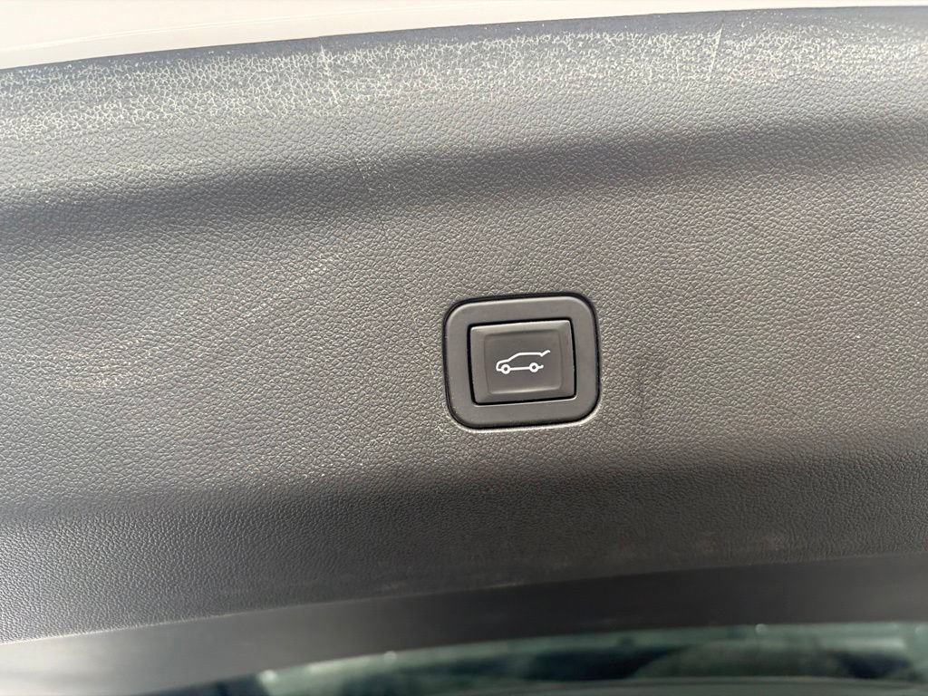 Used 2024 GMC Yukon XL Denali Ultimate w/ LPO, Floor Liner Package AWD/4WD image 8