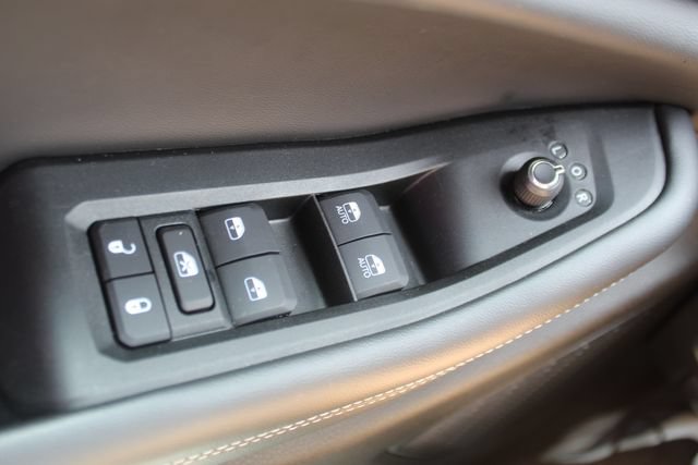 Used 2025 Jeep Grand Cherokee Altitude AWD/4WD image 15