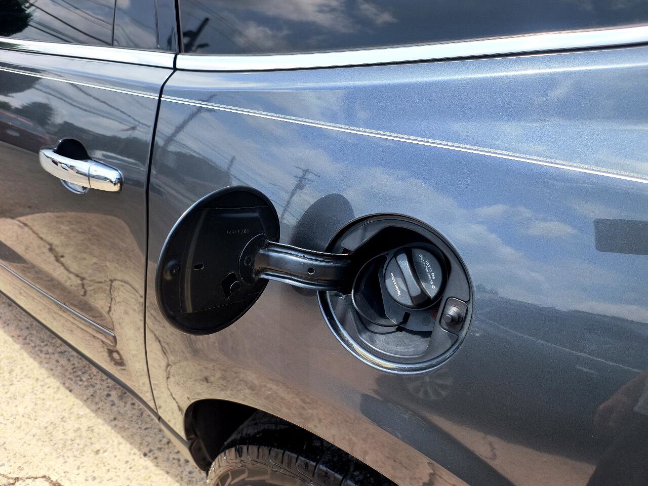 Used 2010 Chevrolet Traverse LT image 29