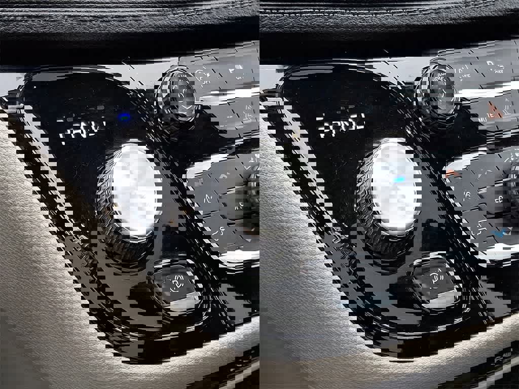 Used 2018 Chrysler Pacifica Limited image 15