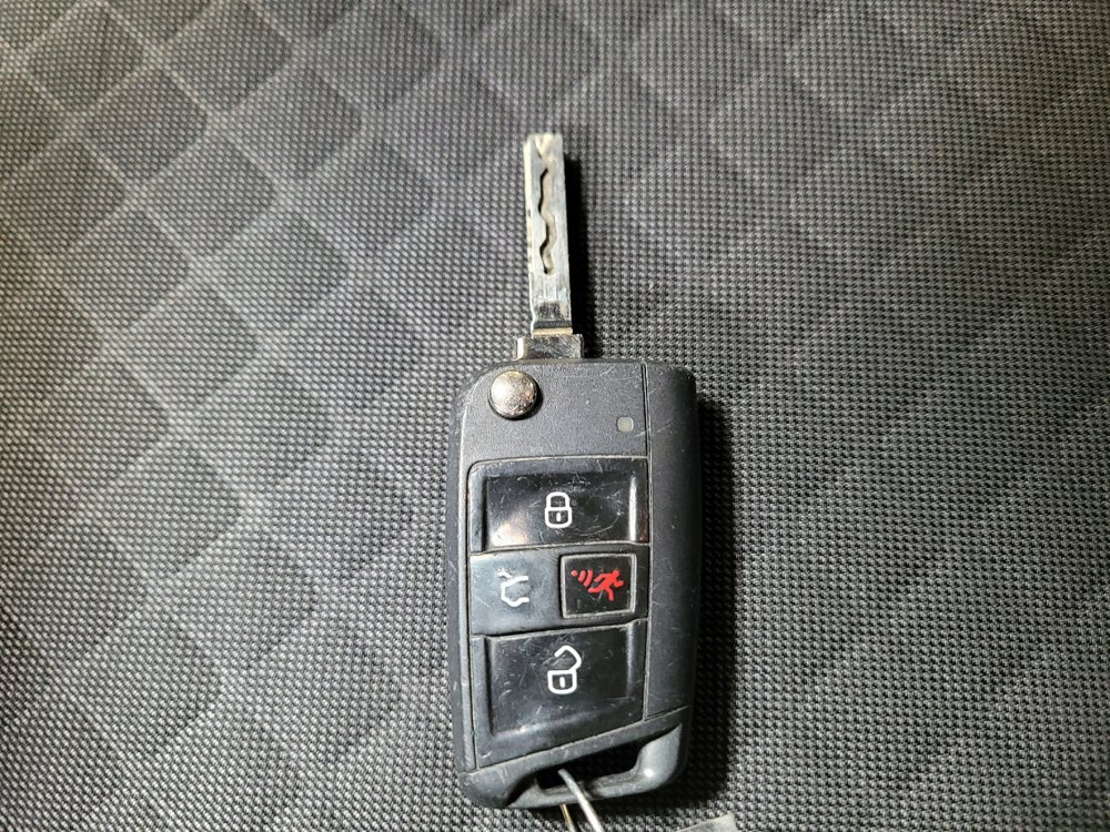 Used 2020 Volkswagen Tiguan S FWD image 32