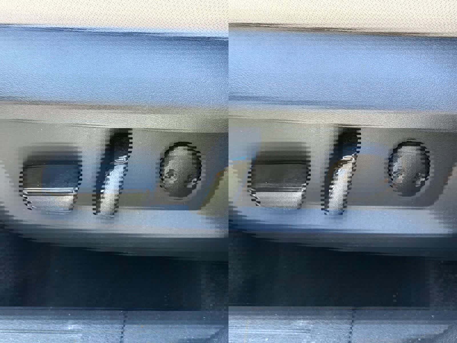 Certified 2025 Nissan Rogue SV image 9