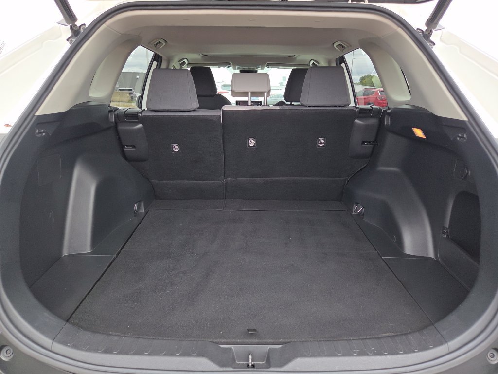 Used 2019 Toyota RAV4 XLE w/ Convenience Package FWD image 27
